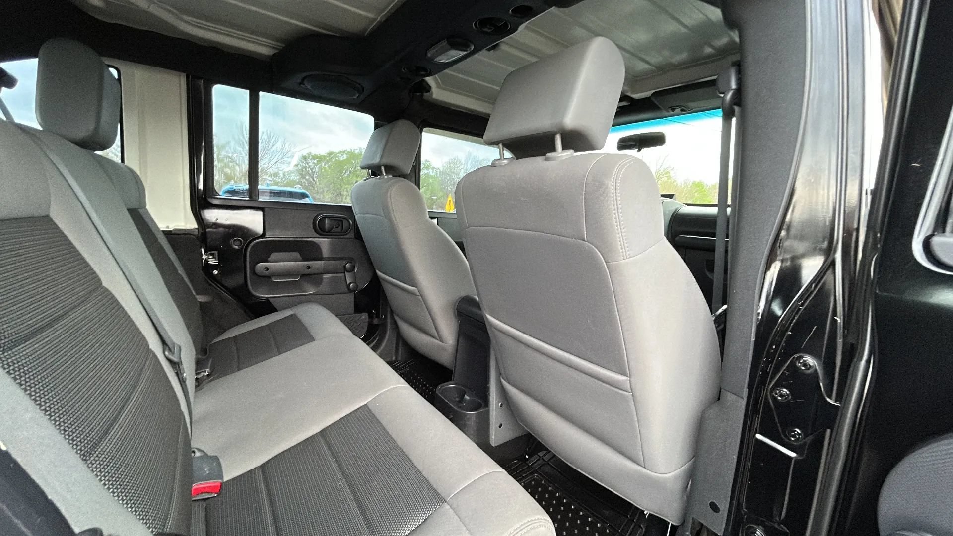 Used 2010 Jeep Wrangler Unlimited Sport w/ Trailer Tow Group AWD/4WD image 7