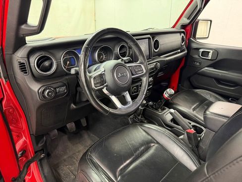 Used 2019 Jeep Wrangler Unlimited Sahara w/ Dual Top Group AWD/4WD image 20
