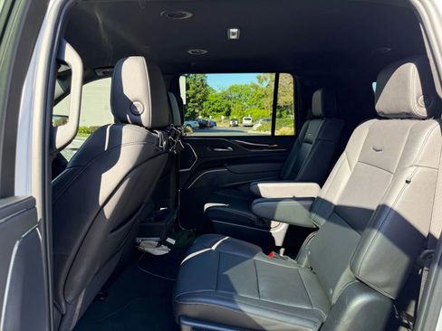 Used 2024 Cadillac Escalade ESV Luxury image 9