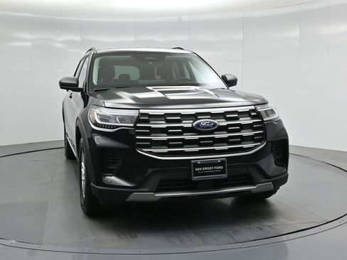 Certified 2025 Ford Explorer Active image 54