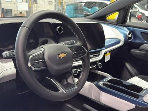 New 2026 Chevrolet Equinox EV LT image 8