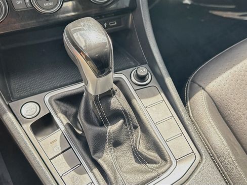 Used 2023 Volkswagen Jetta SE w/ Panoramic Sunroof Package FWD image 15