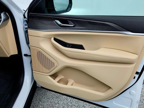 Used 2025 Jeep Grand Cherokee L Limited w/ Luxury Tech Group II image 29