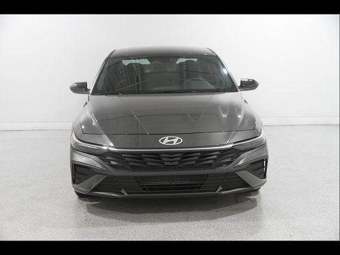 Certified 2025 Hyundai Elantra Sport FWD image 2