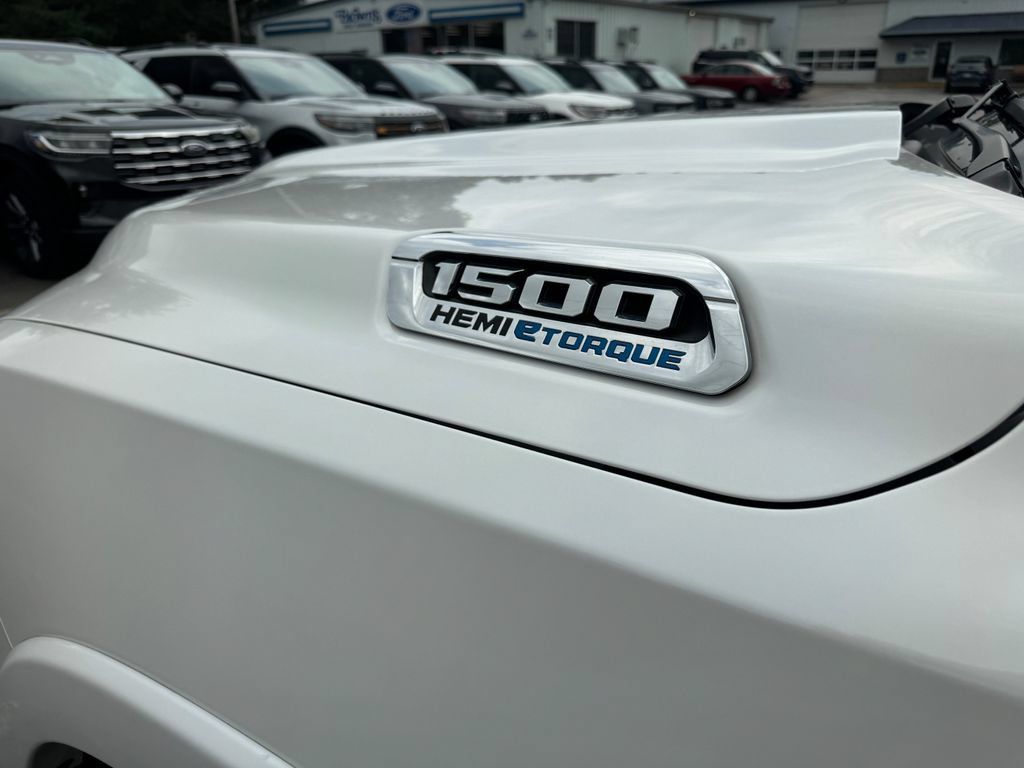 Used 2024 RAM 1500 Limited AWD/4WD image 18