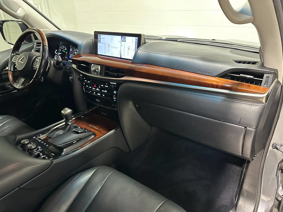 Used 2016 Lexus LX 570 4WD w/ Luxury Package image 23