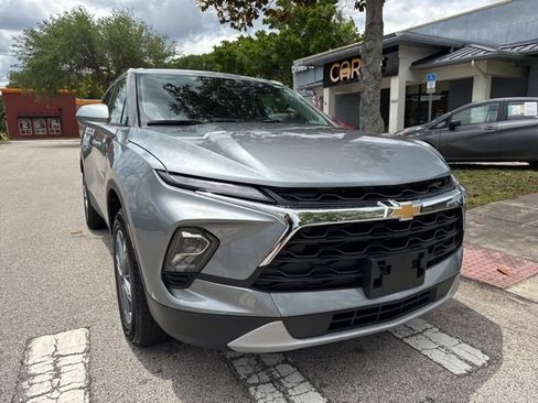 Used 2025 Chevrolet Blazer LT image 2