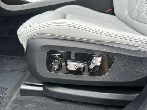 Used 2024 BMW X7 xDrive40i w/ Climate Comfort Package AWD/4WD image 14