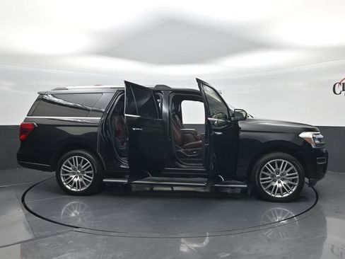 Used 2022 Ford Expedition Max Limited image 32