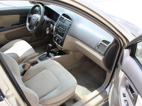 Used 2006 Kia Spectra EX image 12