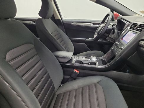 Used 2019 Ford Fusion SE FWD image 21