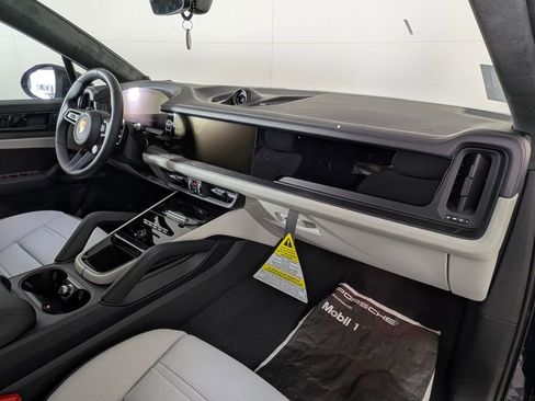 New 2026 Porsche Cayenne GTS image 19
