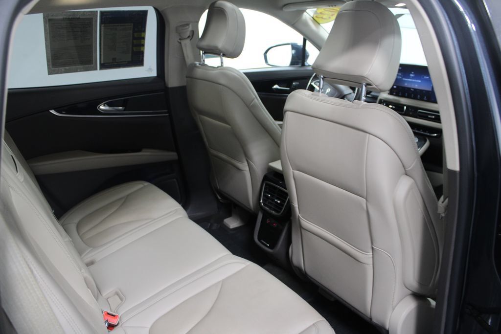 Used 2023 Lincoln Nautilus Reserve AWD/4WD image 33