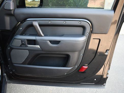 Used 2021 Land Rover Defender 90 X image 24