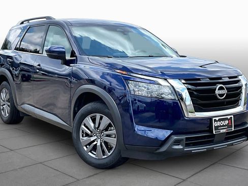 Used 2025 Nissan Pathfinder SV FWD image 3
