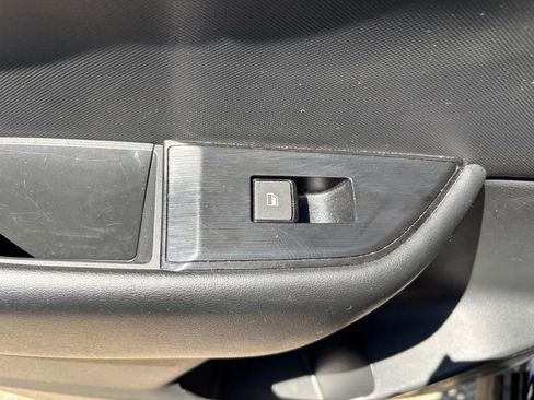 Used 2024 Nissan Rogue S FWD image 21