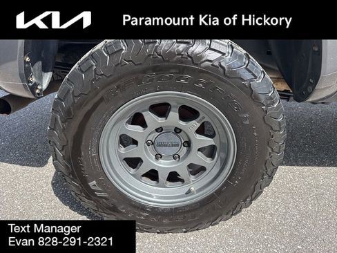 Used 2017 Toyota Tacoma TRD Sport w/ Tow Package (A/T) AWD/4WD image 9