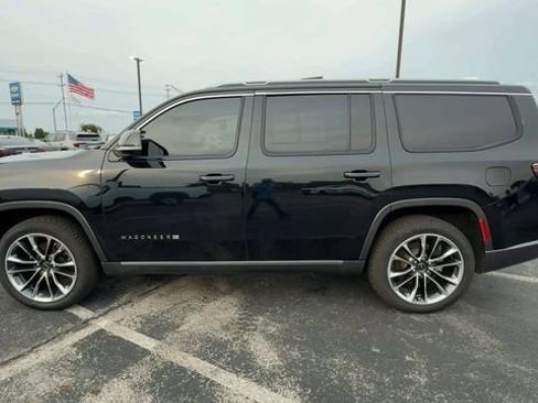 Used 2022 Jeep Wagoneer Series III w/ Premium Group I AWD/4WD image 5