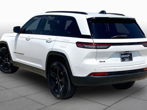 Used 2022 Jeep Grand Cherokee Altitude AWD/4WD image 19