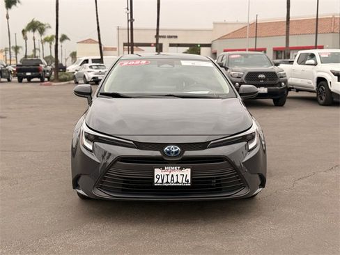 Used 2025 Toyota Corolla LE image 2