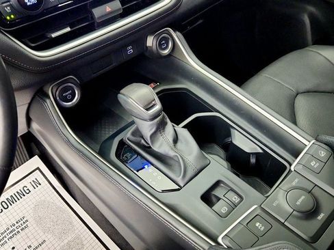 Used 2024 Toyota Grand Highlander AWD Hybrid image 17