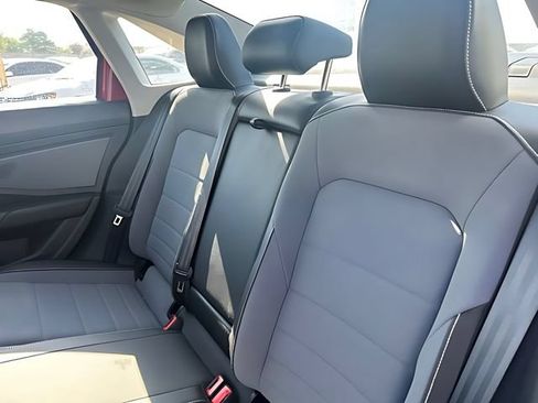 Used 2026 Volkswagen Jetta SE FWD image 15