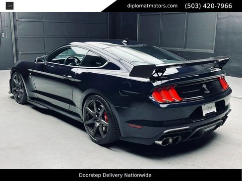Used 2021 Ford Mustang Shelby GT500 w/ Carbon Fiber Track Pack RWD image 5