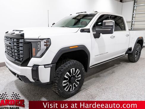 Used 2025 GMC Sierra 2500 Denali Ultimate AWD/4WD image 2