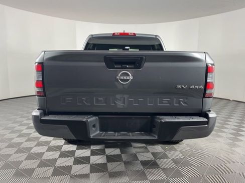 Used 2024 Nissan Frontier SV image 9