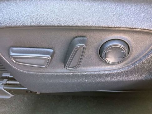 Used 2023 Toyota Highlander XLE FWD image 16