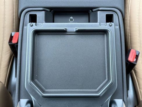 New 2025 Land Rover Discovery Dynamic SE image 22