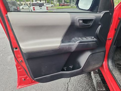 Used 2018 Toyota Tacoma SR w/ SR Convenience Package RWD image 9