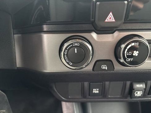 Used 2018 Toyota Tacoma SR5 image 29