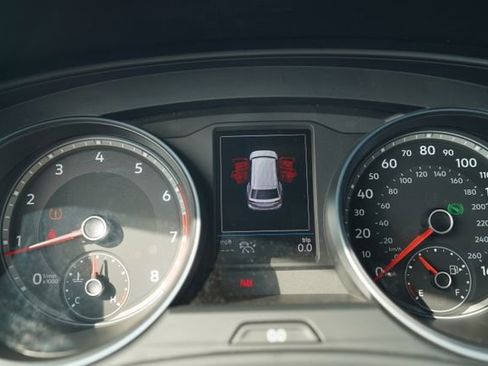 Used 2021 Volkswagen Atlas Cross Sport SE w/ Panoramic Sunroof Package image 31