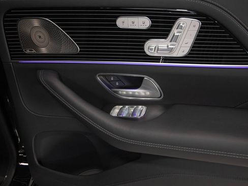 Used 2024 Mercedes-Benz Maybach GLS 600 image 65