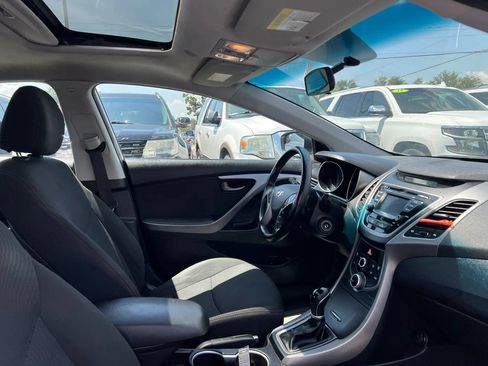 Used 2015 Hyundai Elantra SE w/ Option Group 03 FWD image 17
