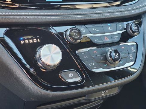 New 2026 Chrysler Pacifica Select image 15