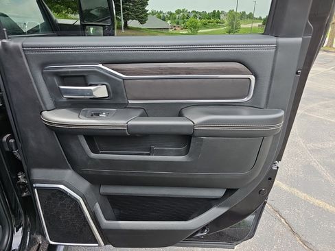 Used 2025 RAM 2500 Laramie AWD/4WD image 17