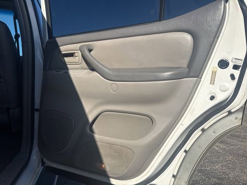 Used 2004 Toyota Sequoia SR5 image 22