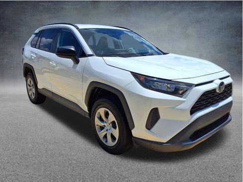 Used 2019 Toyota RAV4 LE FWD image 4