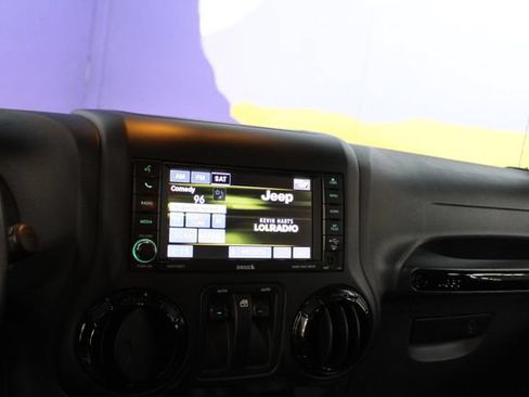 Used 2017 Jeep Wrangler Sahara AWD/4WD image 16