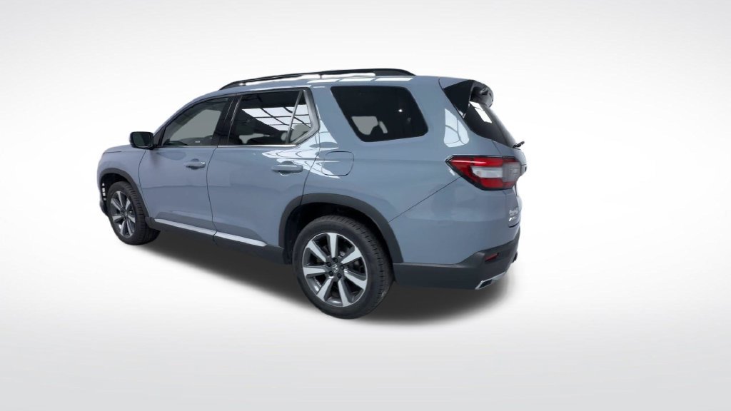 Used 2025 Honda Pilot Touring image 7
