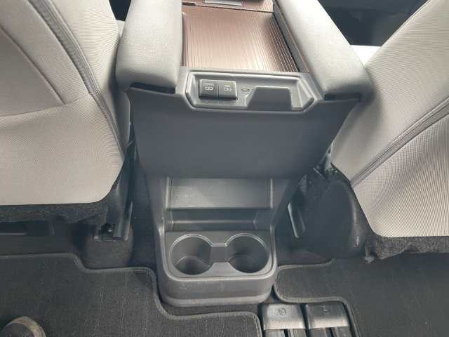 Used 2024 Toyota Sienna LE AWD/4WD image 19