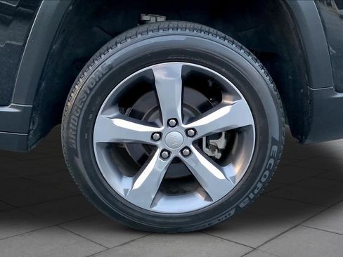 Used 2022 Jeep Grand Cherokee L Limited image 11