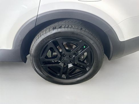Used 2022 Kia Telluride LX AWD/4WD image 11