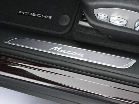Certified 2026 Porsche Macan AWD/4WD image 16