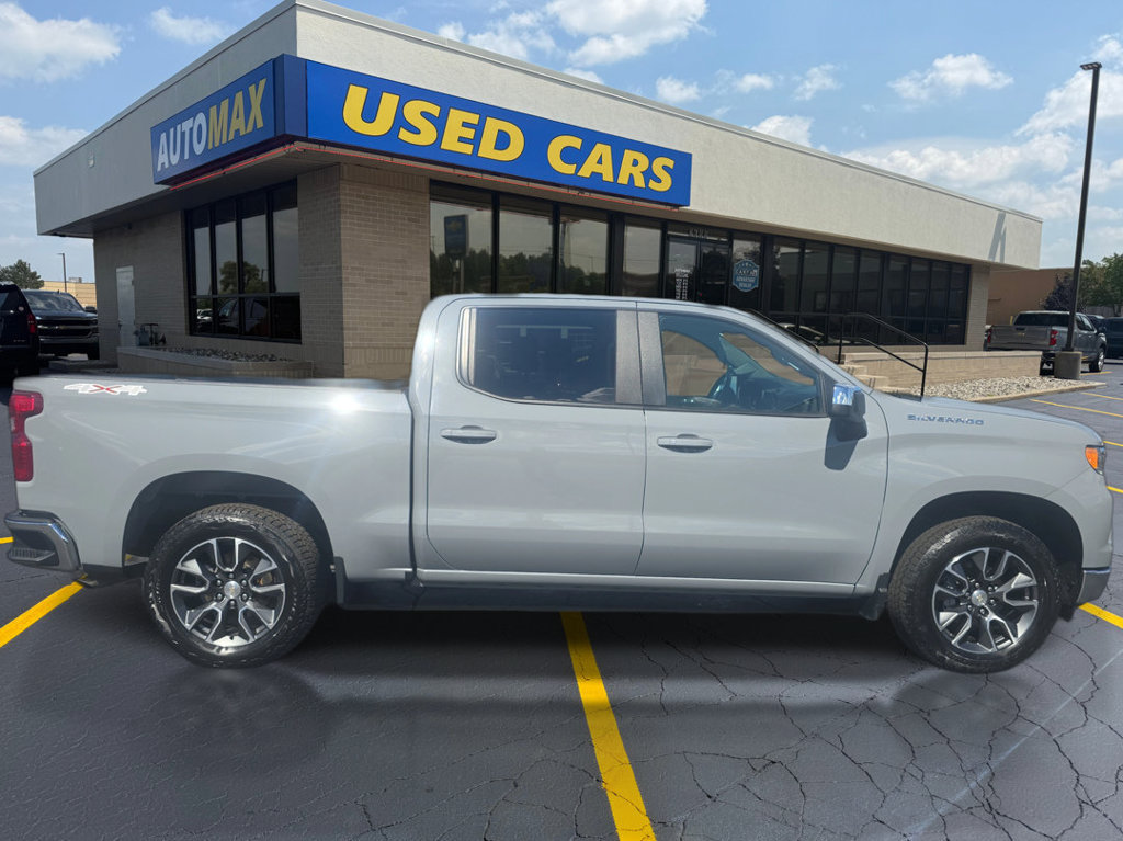 Used 2024 Chevrolet Silverado 1500 LT AWD/4WD image 2