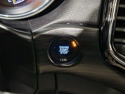 Used 2019 Jeep Grand Cherokee Altitude image 39