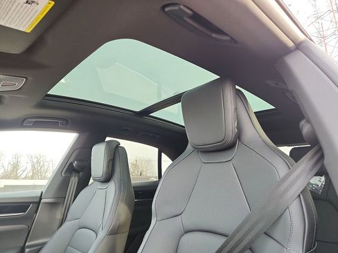 New 2026 Porsche Macan 4S Electric image 13