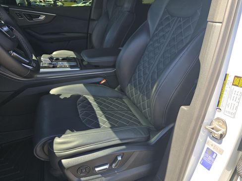 Used 2025 Audi SQ7 Prestige AWD/4WD image 23